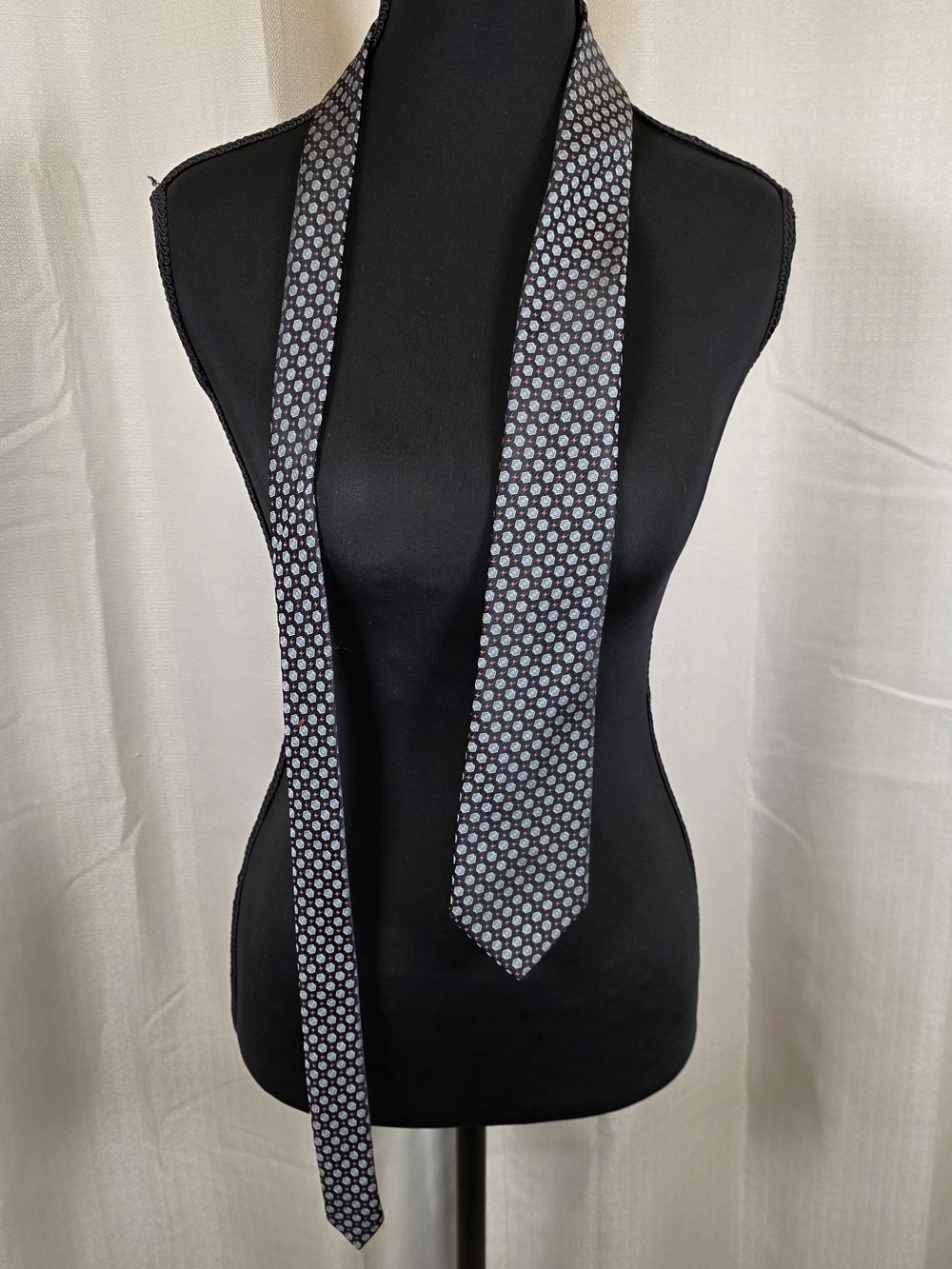 Resisto Black Gray Red Geometric Tie Classic Y2K